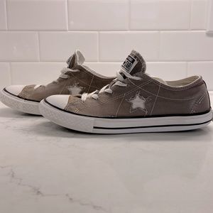 Converse One Star Low Top Women’s Size 8 or Youth Big Kid Size 6